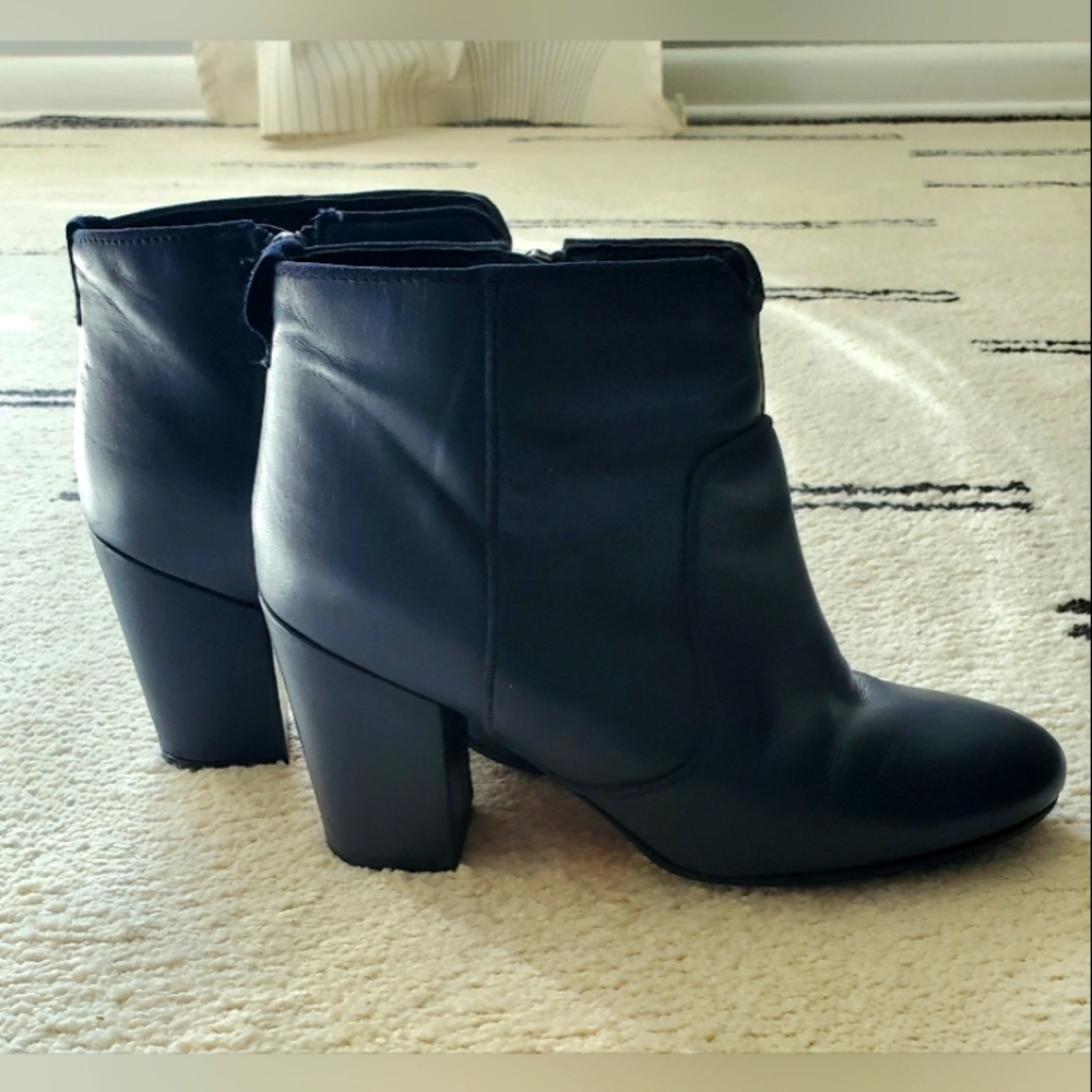 Boden Navy Leather Ankle Boot - size 39/7.5